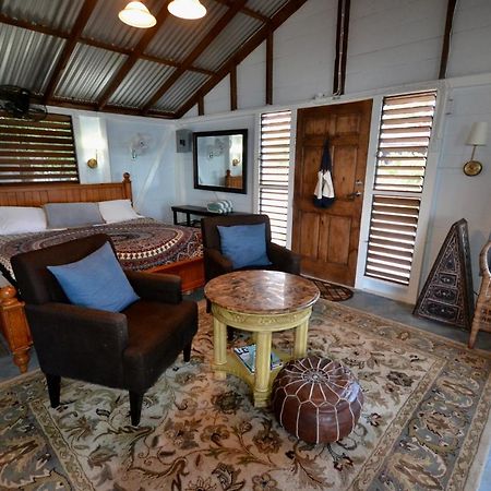 Katamah Beachfront Guesthouse Treasure Beach Esterno foto