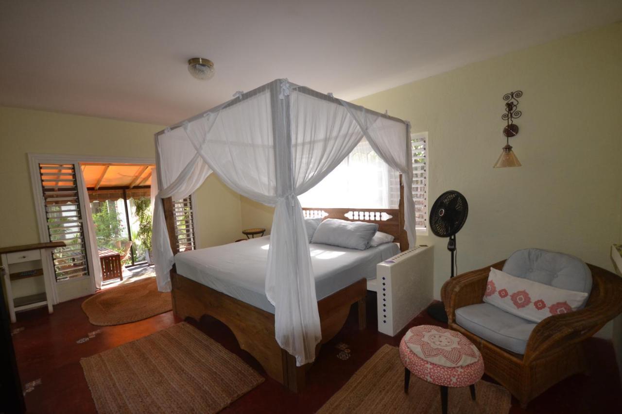 Katamah Beachfront Guesthouse Treasure Beach Esterno foto