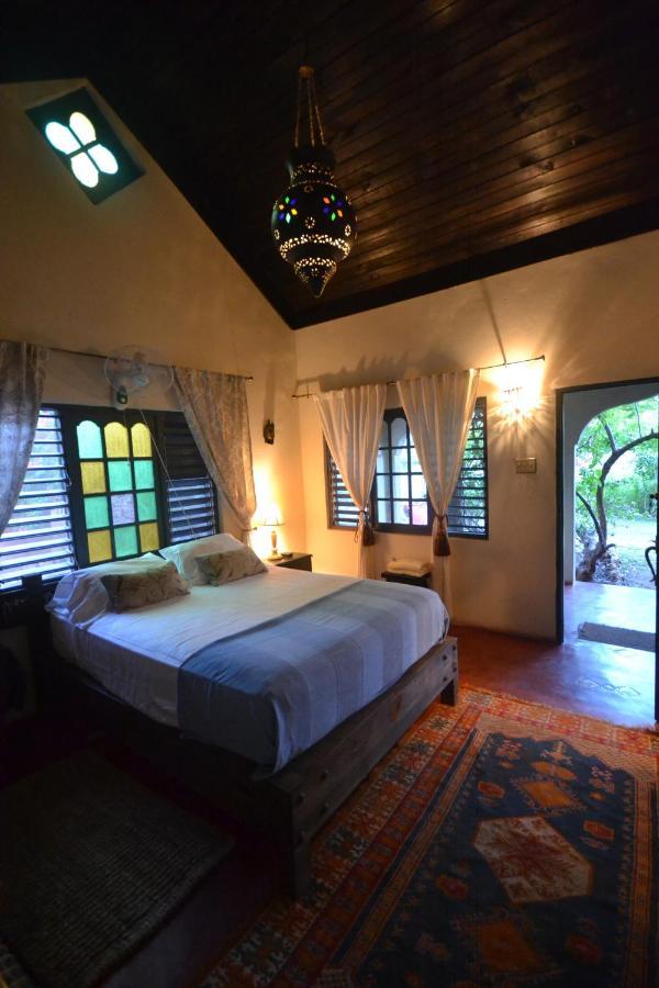 Katamah Beachfront Guesthouse Treasure Beach Esterno foto