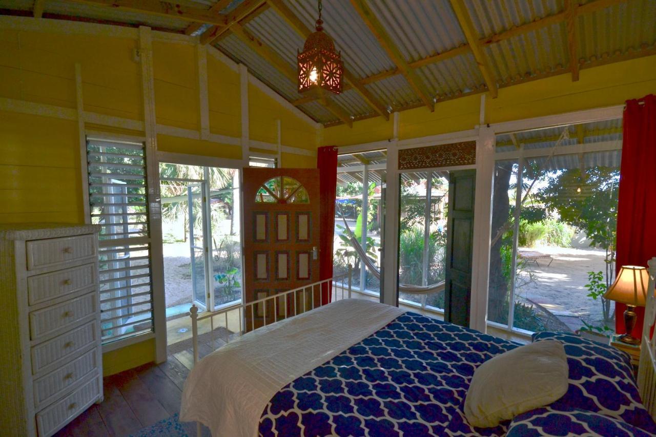 Katamah Beachfront Guesthouse Treasure Beach Esterno foto