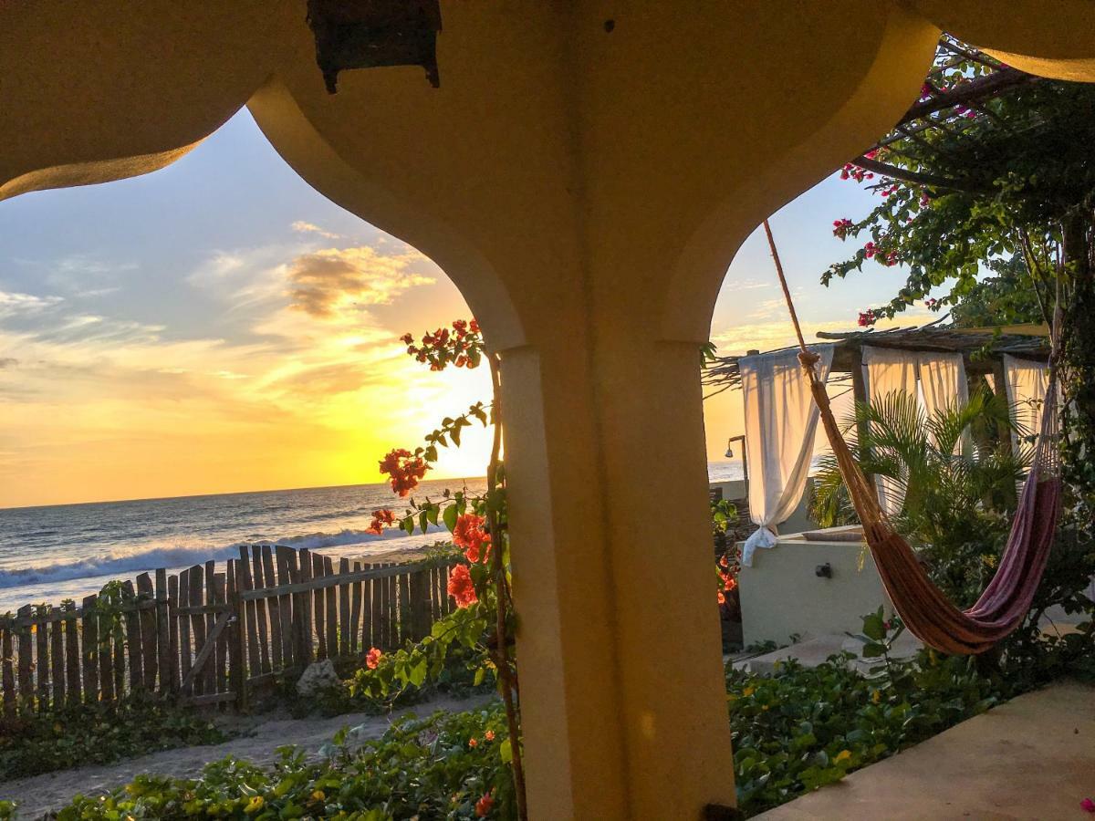 Katamah Beachfront Guesthouse Treasure Beach Esterno foto