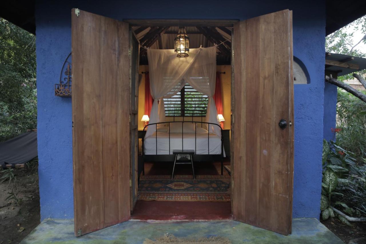 Katamah Beachfront Guesthouse Treasure Beach Esterno foto