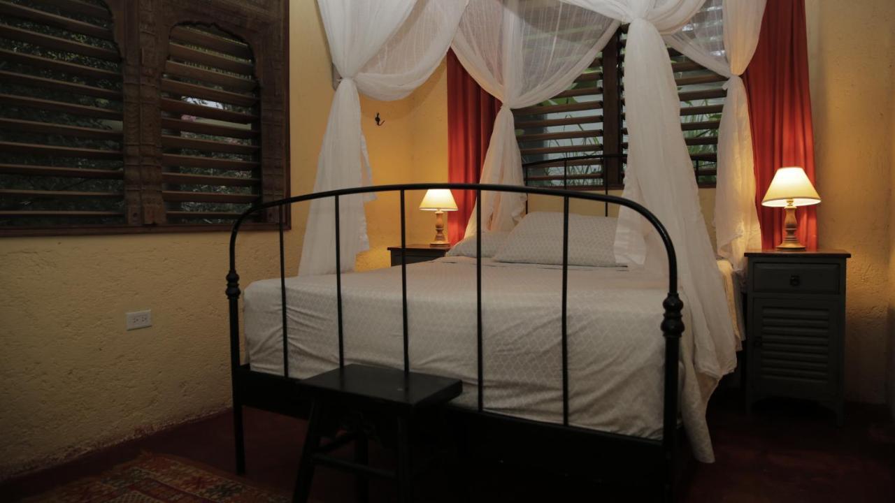 Katamah Beachfront Guesthouse Treasure Beach Esterno foto